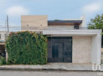 Casa · 181m² · 2 Recámaras · 2 Estacionamientos · Centro Mérida, Casa Recién Remodelada, Lista Para Habitar, Venta