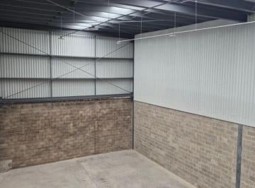Bodega comercial · 290m² · 4 Estacionamientos · Bodega en Renta Dentro de Parque, La Venta del Astillero, Sobre Calle Jilgueros