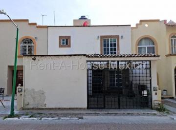 Casa · 168m² · 5 Recámaras · 2 Estacionamientos - RENT A HOUSE QUERÉTARO · Oportunidad! Casa en Venta 5 Rec. a 5 Min. Uaq Centro.