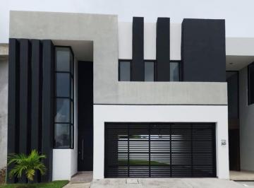 Casa de 3 habitaciones, Boca del Río · Casa con 3 Recámaras y Amplio Jardín en Venta, Lomas del Dorado