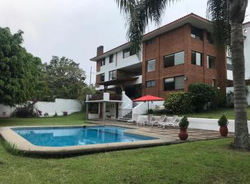 Casa · 887m² · 5 Recámaras · 4 Estacionamientos · Casa en Venta en Fraccionamiento Campestre El Animo.