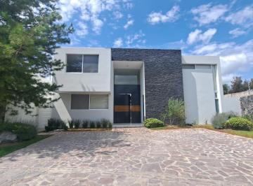 Casa · 310m² · 3 Recámaras · 3 Estacionamientos · Renta Casa en La Campiña del Bosque