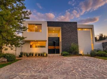Casa · 310m² · 3 Recámaras · 3 Estacionamientos · Renta Casa en La Campiña del Bosque