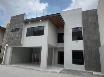 Casa de 3 habitaciones, Saltillo · Casa en Venta Al Nororiente de Saltillo – Fraccionamiento Exclusivo