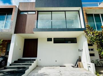 Casa de 4 habitaciones, Zapopan · Casa en Venta - Valle Imperial, Tesistán.
