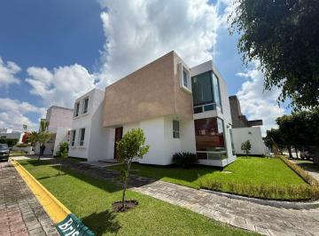 Casa de 3 habitaciones, Puebla · Casa en Venta en Esquina en Pedregal La Calera