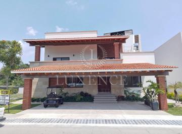 Casa · 462m² · 3 Recámaras · 4 Estacionamientos · Casa en Fraccionamiento Paraíso Country Club en Venta