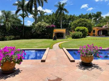 Casa de 3 habitaciones, Cuernavaca · Residencia Diseñada por El Reconocido Arquitecto Pepe Parada