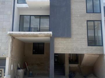 Casa · 250m² · 3 Recámaras · 2 Estacionamientos · Casa en Residencial Lago Esmeralda