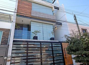 Casa · 423m² · 4 Recámaras · 5 Estacionamientos · Casa en Fraccionamiento Jardines de Los Historiadores
