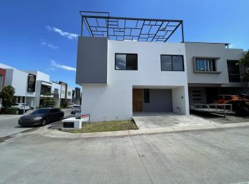 Casa en condominio de 5 habitaciones, Zapopan · Casa en Venta – Coto Español, Valle Imperial, Zapopan