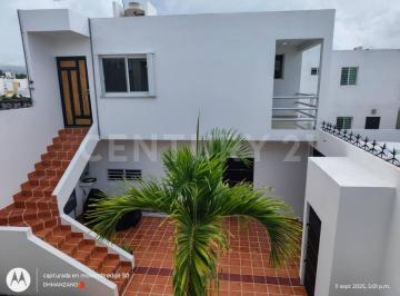 Casa · 490m² · 4 Recámaras · 4 Estacionamientos · Venta Espectacular Residencia en Gran Santa Fé Cancún Dh3225