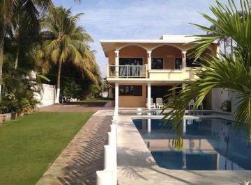 Edificio · 1750m² · 19 Recámaras · 8 Estacionamientos · Edificio en Venta o Renta Sobre El Río y Boulevard a La Playa