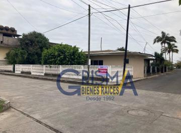 Casa · 300m² · 5 Recámaras · 2 Estacionamientos · Casa en Venta Muy Cerca de La Playa