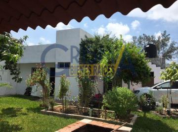 Casa · 200m² · 3 Recámaras · 2 Estacionamientos · Casa en Venta Boulevard a La Playa con Vista Al Río