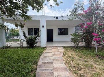 Casa · 200m² · 4 Recámaras · 5 Estacionamientos · Casa en Venta Boulevard a La Playa con Vista Al Río