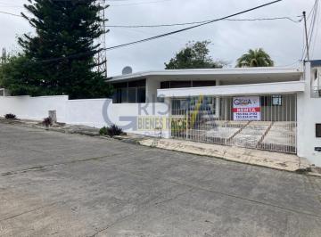 Oficina · 400m² · 6 Recámaras · 3 Estacionamientos · Casa en Renta Ideal Para Oficinas en Col. Jardines