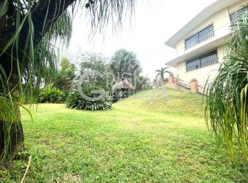 Casa · 600m² · 3 Recámaras · 4 Estacionamientos · Preciosa Casa en Venta en Fracc. Jardines con Mucho Jardín