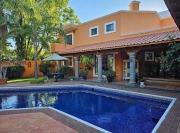 d9507aff39db8f21c8f6644094087bc9af7f18cb434cf007643d118422f0c58e · Impecable Casa Tipo Colonial C/ Alberca Venta en Jurica, Querétaro.