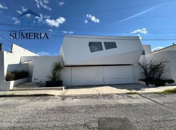 9b100088bdcec101329318bd3e46d2b65ba5b96bd7f9902fc517d174cf5eb7e0 · Casa Moderna en Venta con Excelente Ubicacion