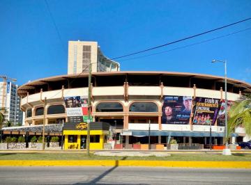 Local comercial , Benito Juárez · Oportunidad Única en Plaza de Toros Cancún: Local en Obra Gris en Una Zona con Gran Afluencia