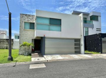 Casa de 3 habitaciones, Alvarado · Casa en Venta de 3 Recámaras en El Fraccionamiento Lomas del Sol