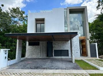 Casa · 297m² · 4 Recámaras · 2 Estacionamientos · Venta Hermosa Casa en Via Cumbres