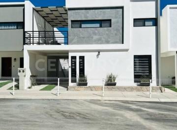 Casa · 204m² · 4 Recámaras · 2 Estacionamientos · Venta Casa en Reliz Frente Presa Rejon en Cd. Chihuahua