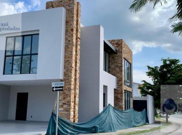 Casa · 204m² · 3 Recámaras · 2 Estacionamientos · Casa en El Mayorazgo