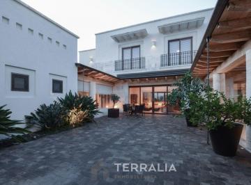 Casa de 5 habitaciones, Querétaro · Casa en un Nivel Moderna en Venta en Club Campestre de Queretaro de Autor