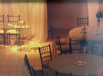 Local comercial · 485m² · 40 Estacionamientos · Salón de Eventos en Venta