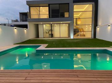 Casa · 383m² · 3 Recámaras · 3 Estacionamientos · Casa - Fraccionamiento Burgos