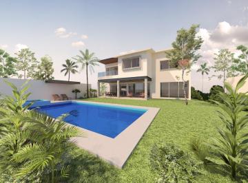 Casa · 450m² · 4 Recámaras · 3 Estacionamientos · Casa - Fraccionamiento Paraíso Country Club
