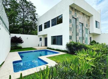 Casa · 234m² · 3 Recámaras · 2 Estacionamientos · Casa - Fraccionamiento Lomas de Cuernavaca