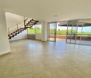 Departamento · 250m² · 3 Recámaras · 3 Estacionamientos · Departamento en Fraccionamiento Rancho Cortes