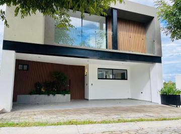 Casa · 246m² · 3 Recámaras · 2 Estacionamientos · Casa - Cascatta