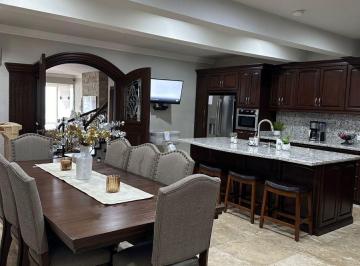 Casa de 3 habitaciones, San Nicolás de los Garza · Casa en Venta Lomas del Roblecasa de Lujo en Esquina Puede Venderse Totalmente Amueblada