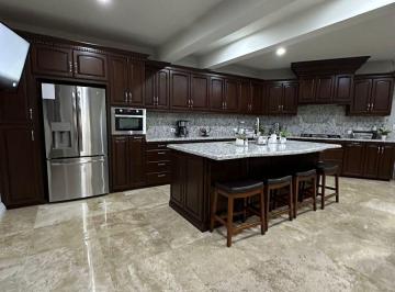 Casa de 3 habitaciones, San Nicolás de los Garza · Casa en Venta Lomas del Roblecasa de Lujo en Esquina Puede Venderse Totalmente Amueblada