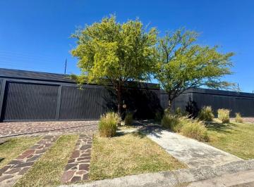 Casa en Venta de 4 habitaciones  · Casa en Venta de un Piso en Fraccionamiento Cuatro Estaciones
