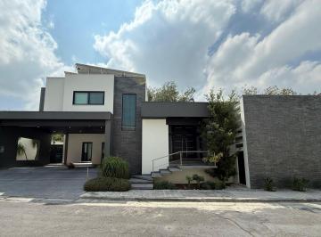 Casa de 3 habitaciones, Monterrey · Casa en Venta en Monterrey Zona Carretera Nacional Valle Alto