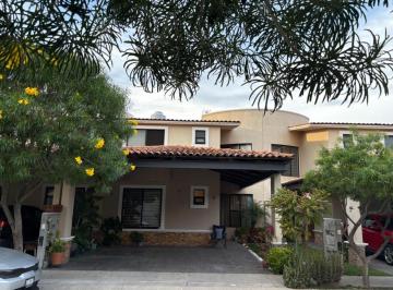 Casa en condominio · 211m² · 3 Recámaras · Casa en Venta en Fraccionamiento Residencial San Pablo