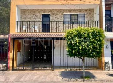 Casa · 244m² · 6 Recámaras · 1 Estacionamiento · Casa en Venta en El Fresno, Guadalajara.