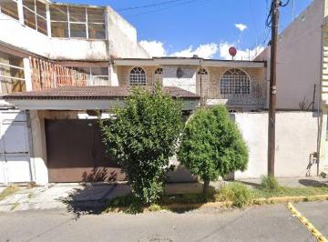 Casa de 4 habitaciones, Toluca · Casa en Venta en Morelos Primera Seccion, Toluca de Lerdo, Estado de Mexico.