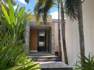 Casa · 1200m² · 5 Recámaras · 6 Estacionamientos · Casa - Club de Golf La Ceiba