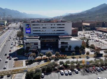 Oficina · 126m² · 5 Estacionamientos · Oficina en Venta en Carretera Nacional