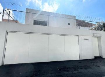 Casa de 3 habitaciones, Zapopan · Casa en Venta "Residencia Totalmente Renovada en Residencial Victoria"