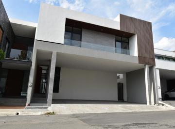 Casa · 356m² · 3 Recámaras · 3 Estacionamientos · Casa en Venta en Laderas Abedul, El Uro - Carretera Nacional, Monterrey. N. L.