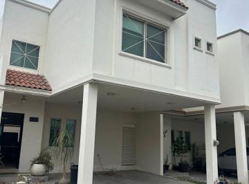 Casa de 3 habitaciones, San Pedro Garza García · Hermosa Casar Ideal Para Pareja, Familia Ejecutivos, Fraccionamiento Privado