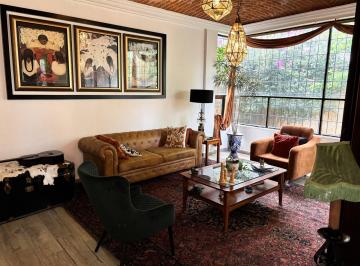 Casa · 335m² · 4 Recámaras · 2 Estacionamientos · Casa en Venta en Villas del Mesón
