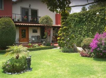 Casa · 380m² · 3 Recámaras · 3 Estacionamientos · Casa en Metepec